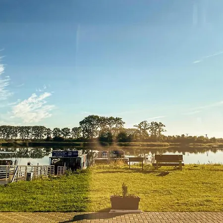 Beautiful Ship In With Wifi 船屋