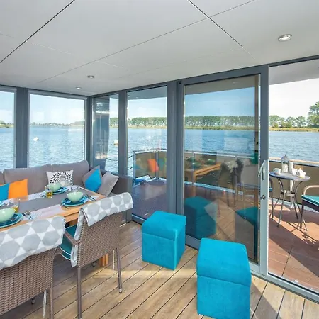 Beautiful Ship In With Wifi