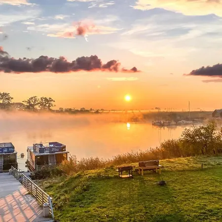 Beautiful Ship In With Wifi Úszó hotel Błotnik