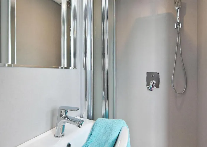 Beautiful Ship In With Wifi